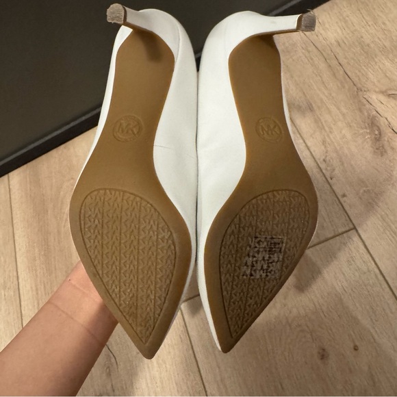 Michael Kors Alina Flex Leather Heels - Picture 5 of 5